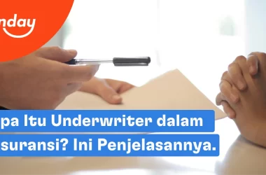 Underwriter adalah pihak yang melakukan analisis terhadap risiko nasabah asuransi.